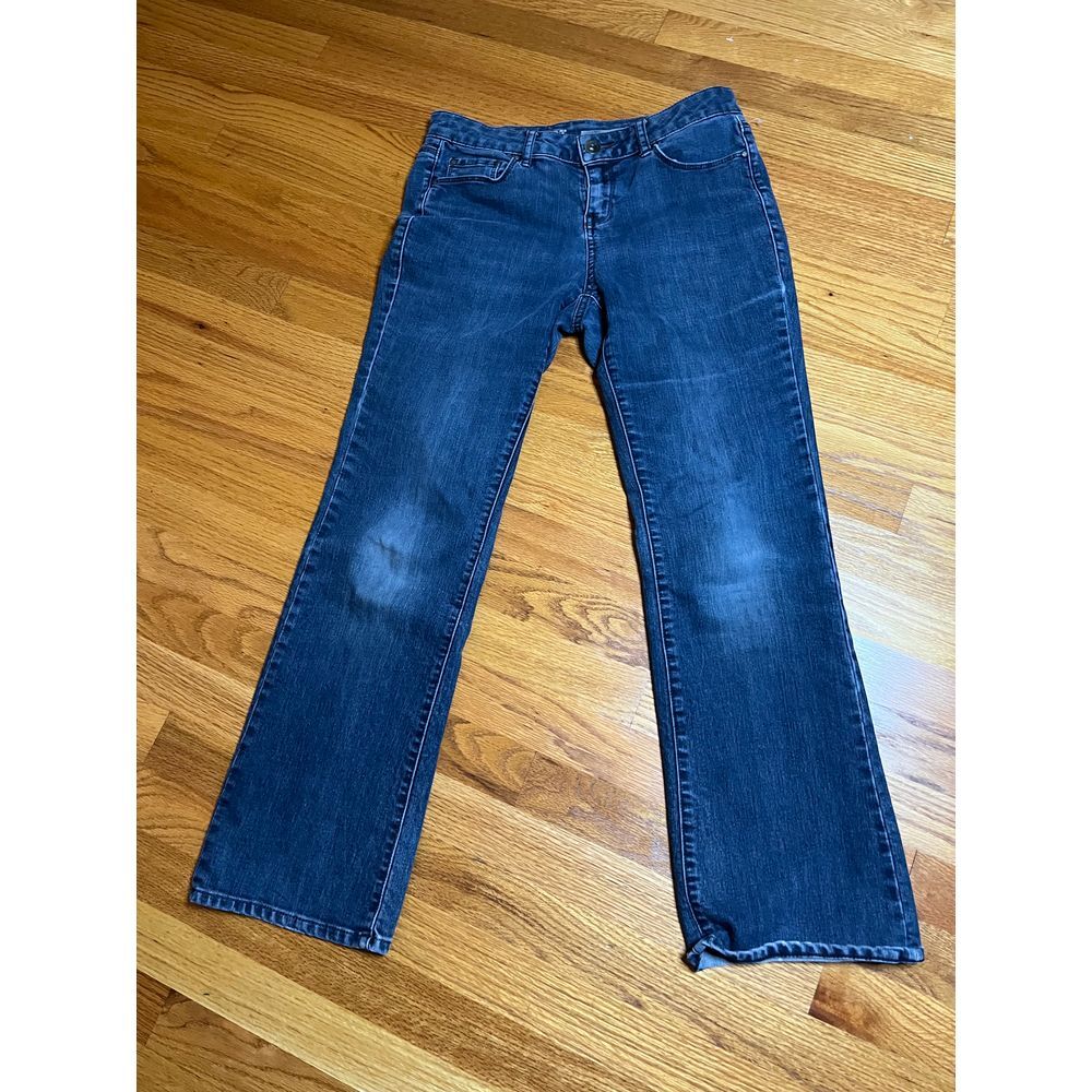 DKNY Jeans Soho Bootcut Jeans size 4 faded knees stretch Mint condition